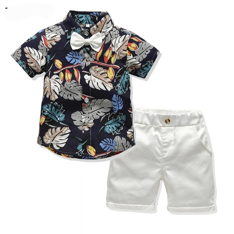 Roupa verão elegante social infantil. Bermuda, Camisa social, gravatinha borboleta infantil. Camiseta preta estampas de folhas.