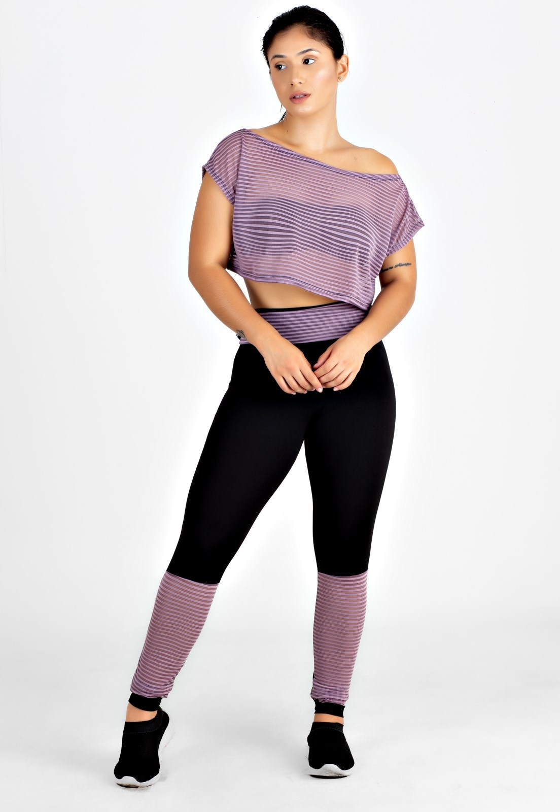 Calça Legging Preta com Detalhe Violeta