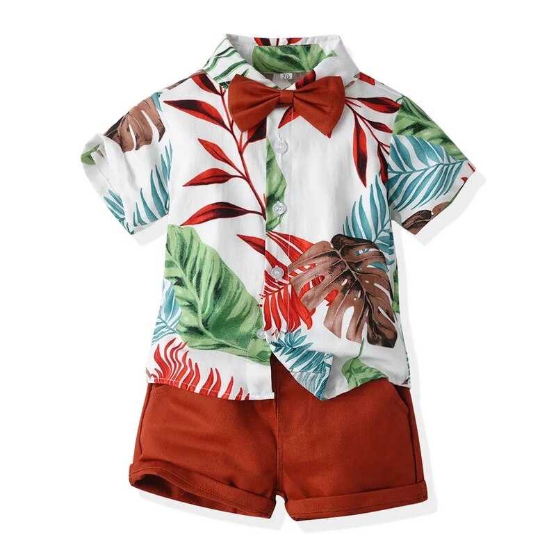 Roupa infantill elegante para o verão. Bermuda, Camisa social, gravatinha borboleta infantil.  Saint-Hilaire estampa Vermelha com folha de costela de Adão