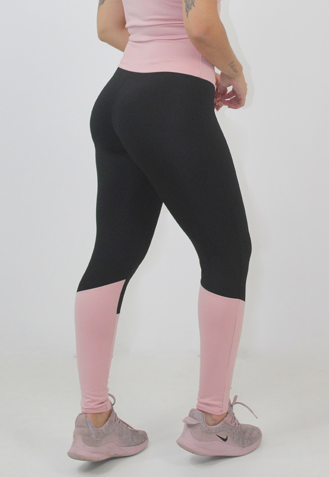 Calça Legging Fitness Preto com Rosê