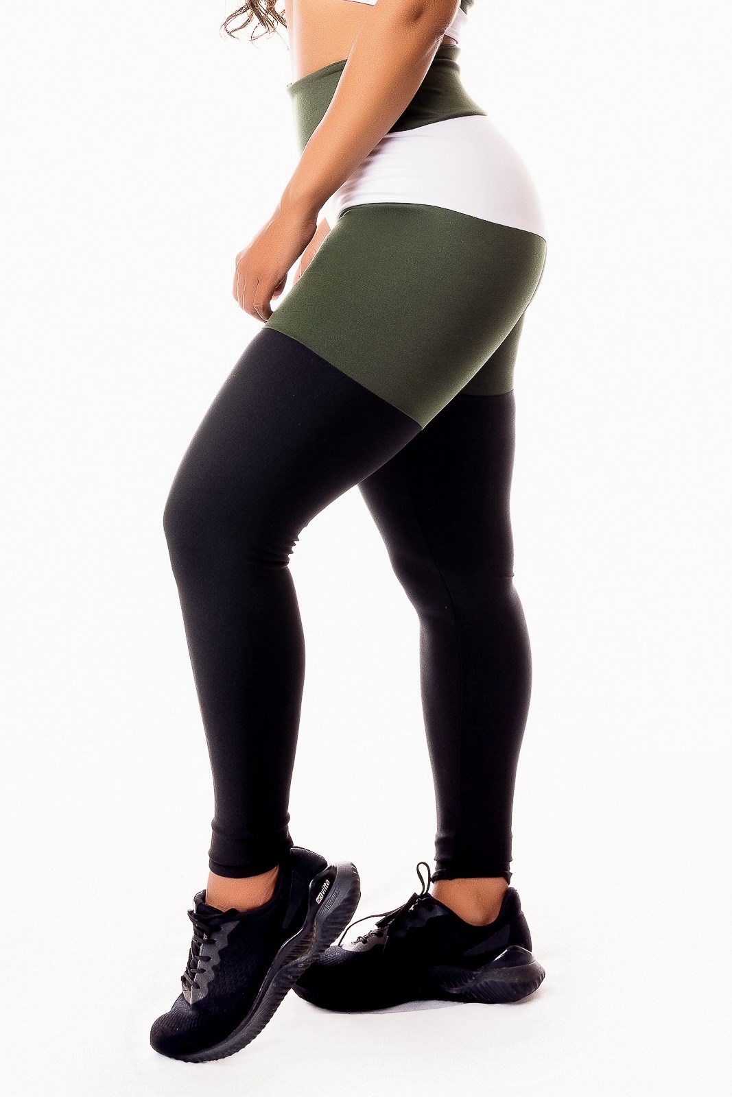 Calça Legging Fitness Academia Preta com Verde Militar e Branco Levanta Bumbum Cintura Alta