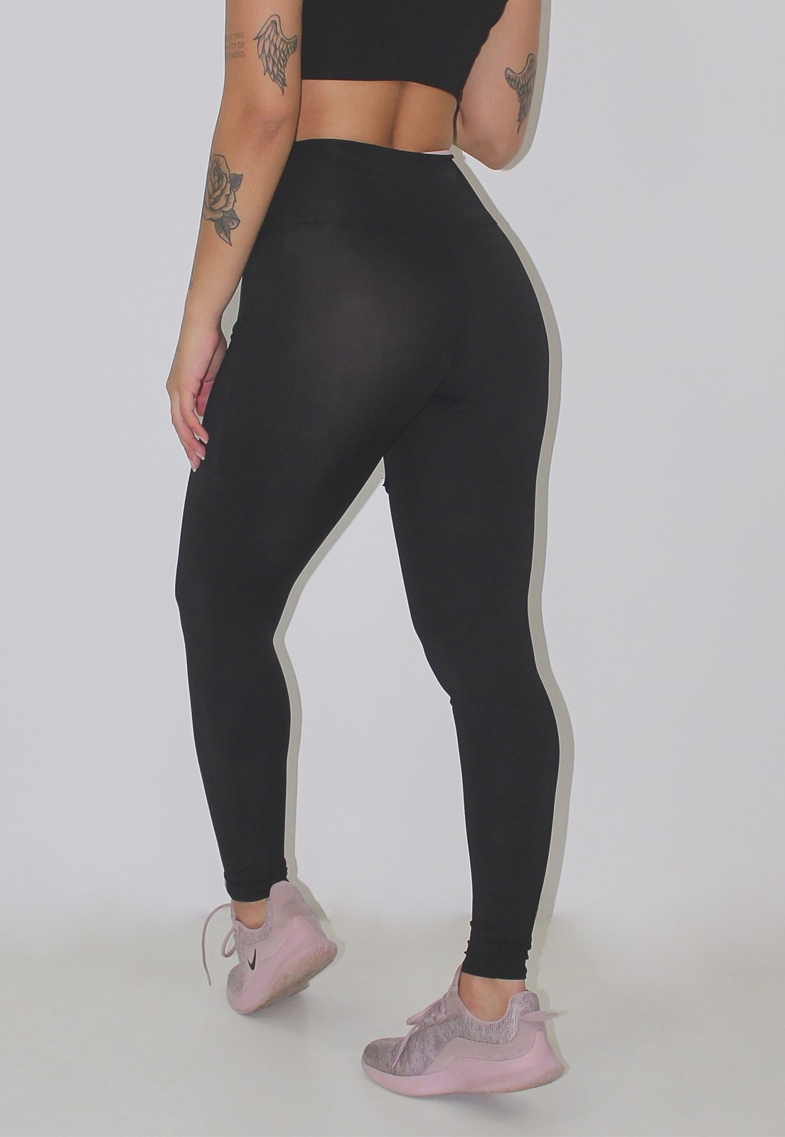 Calça Legging Fitness Preta com Detalhe Rosê